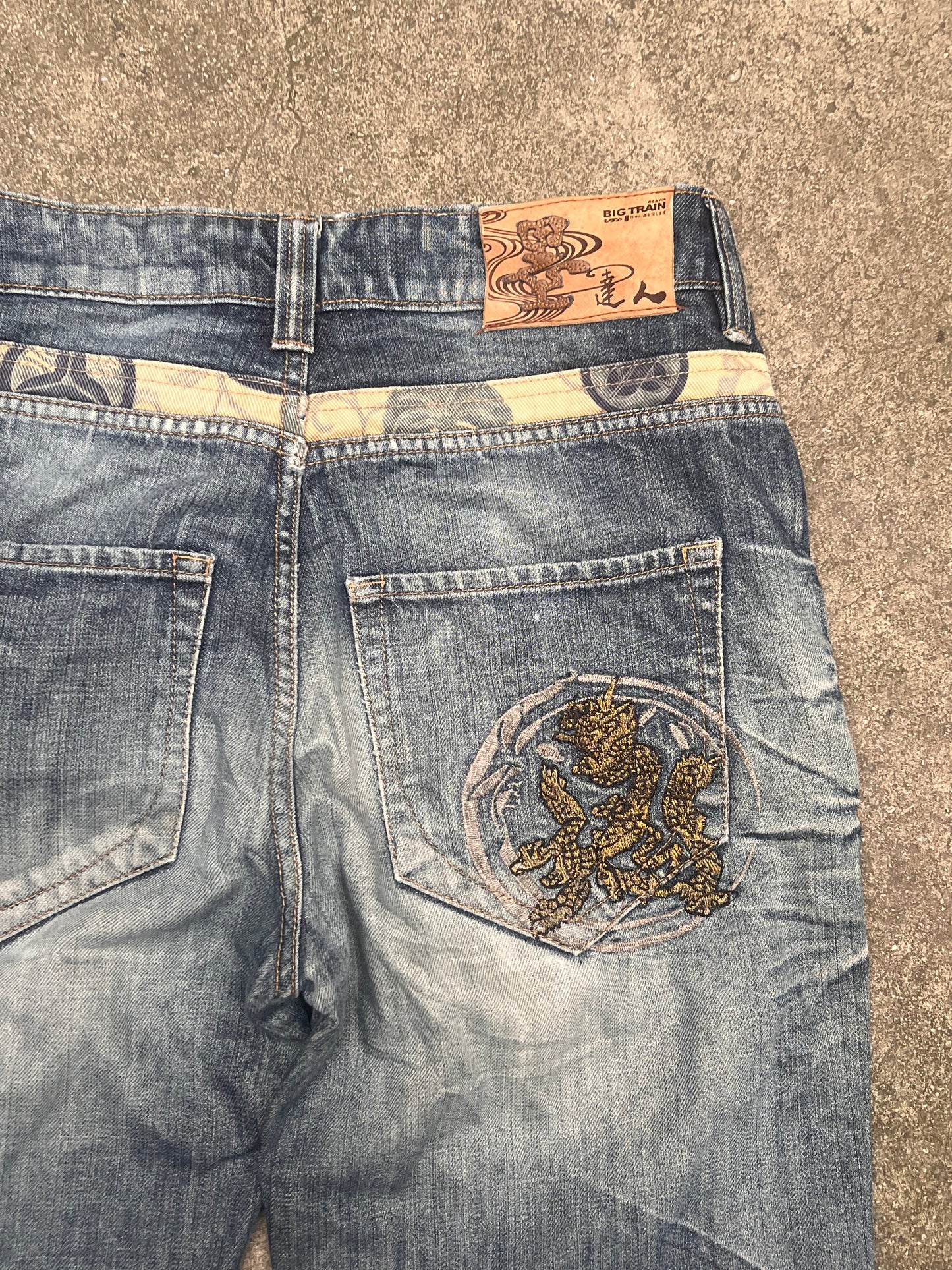 Big Train Osaka embroidered baggy jeans