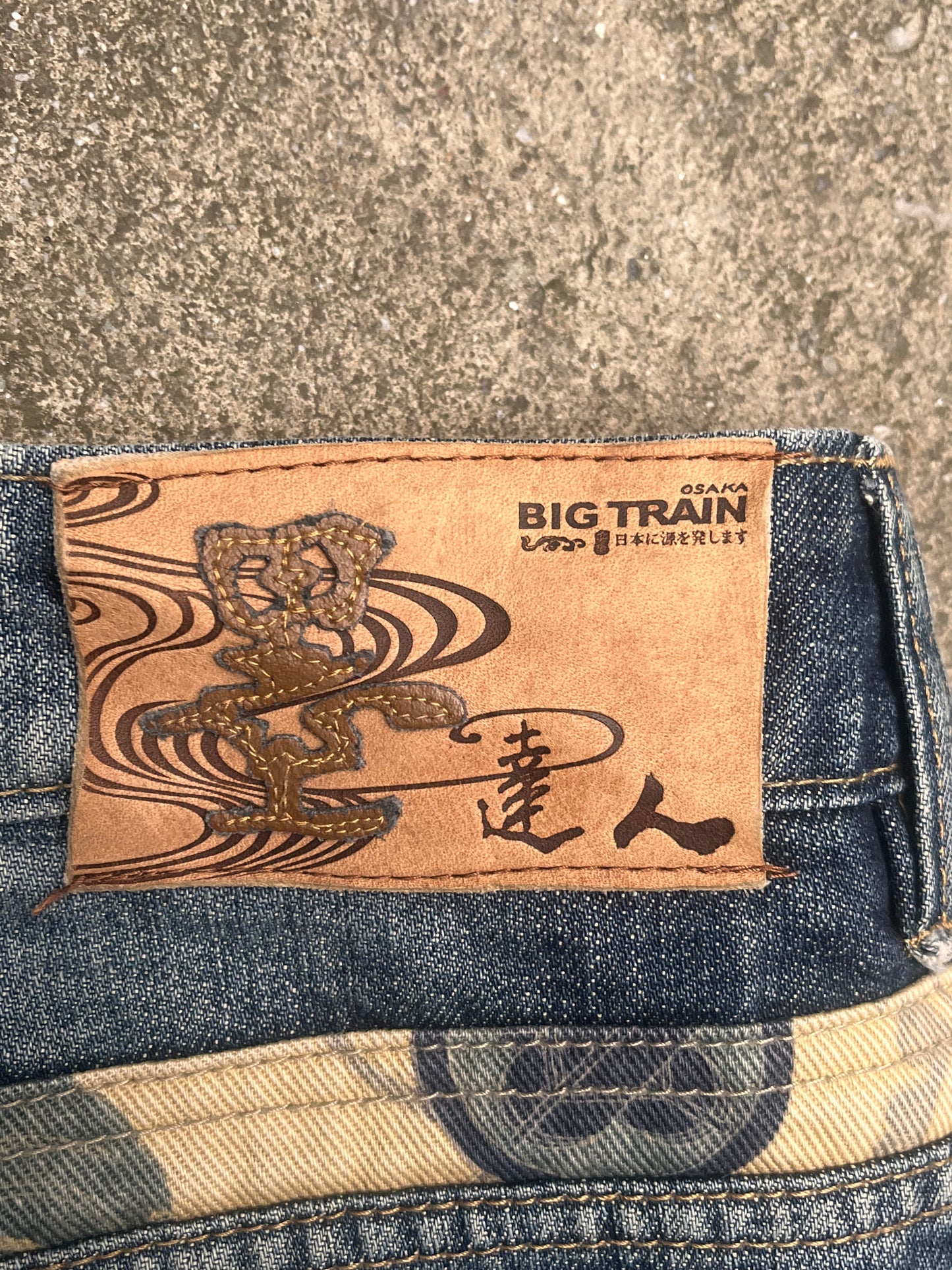 Big Train Osaka embroidered baggy jeans